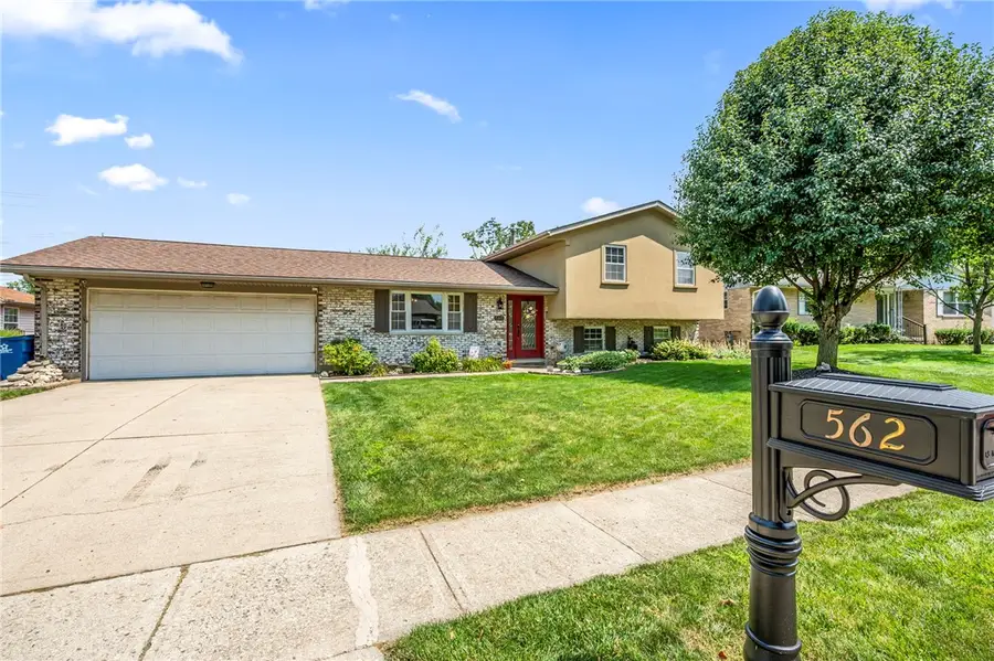 562 Hathaway Trail, Tipp City, OH 45371 - #2