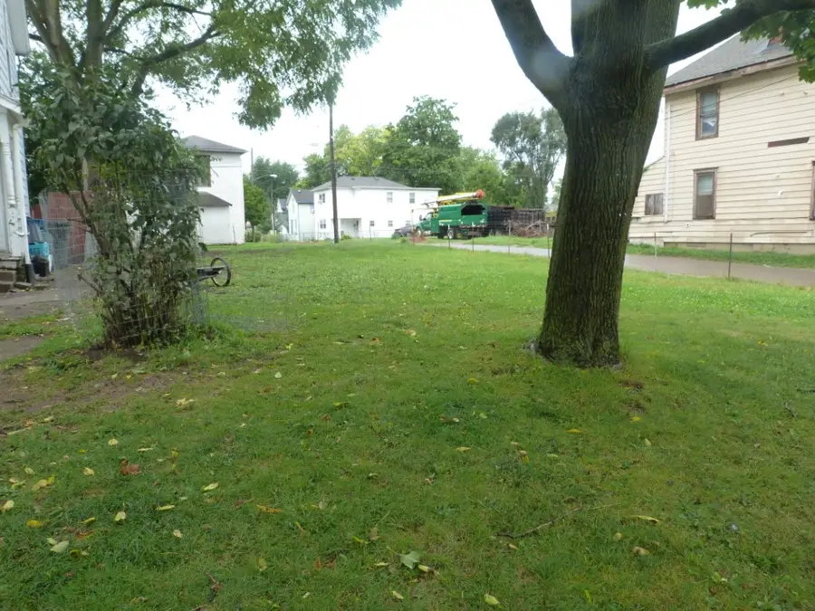 327 N Yellow Springs Street, Springfield, OH 45504 - #2