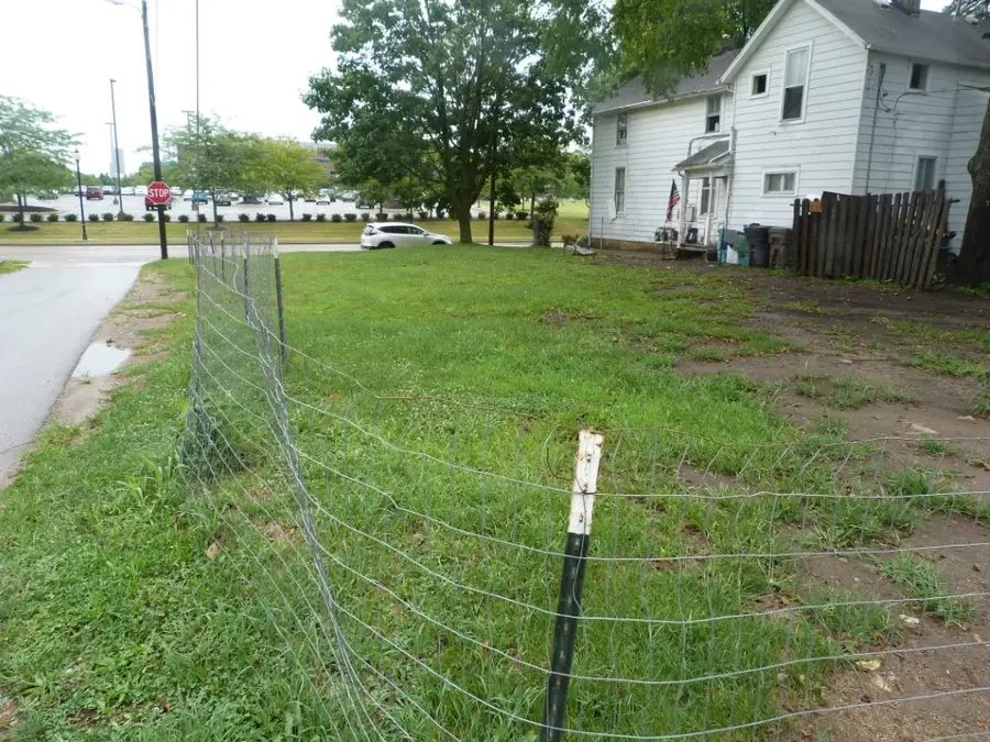 327 N Yellow Springs Street, Springfield, OH 45504 - #3