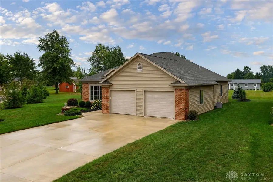 806 Silver Pines Dr, Kalida, OH 45853 - #2