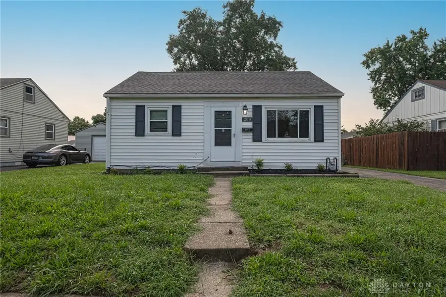 208 W Circle Drive, West Carrollton, OH 45449 - #2