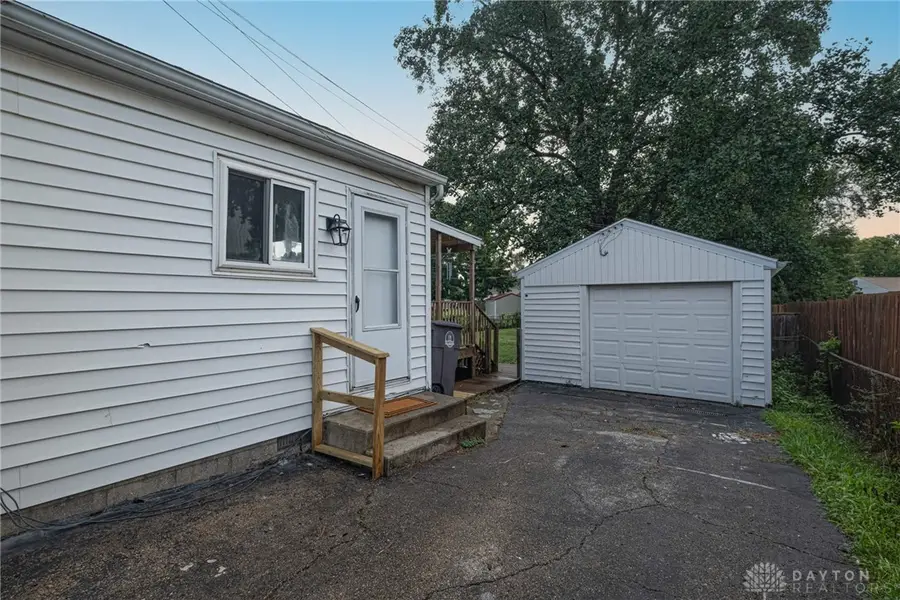 208 W Circle Drive, West Carrollton, OH 45449 - #3
