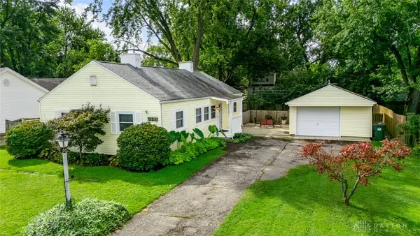 512 Earnshaw Drive, Kettering, OH 45429