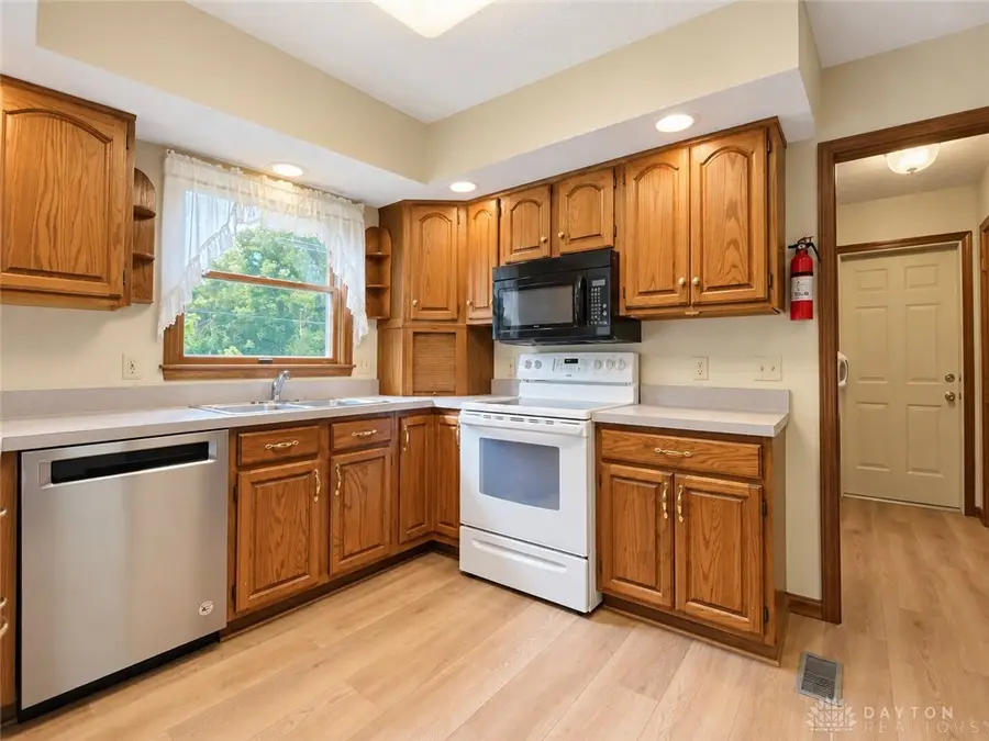 945 Stonehenge Drive, Tipp City, OH 45371 - #3