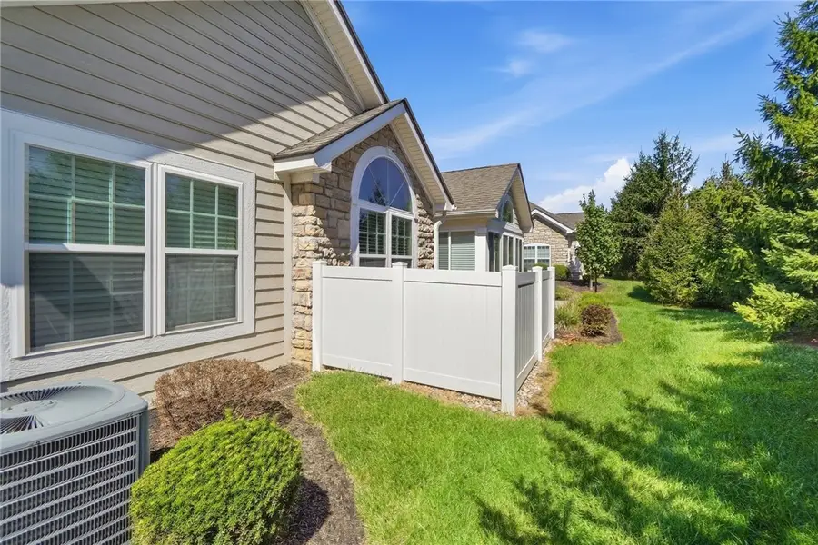 4706 Cobblestone Drive, Tipp City, OH 45371 - #3