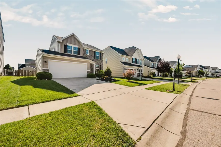 6207 Willow Oak Drive, Tipp City, OH 45371 - #3