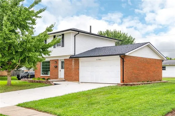 1013 W Lake Avenue, New Carlisle, OH 45344