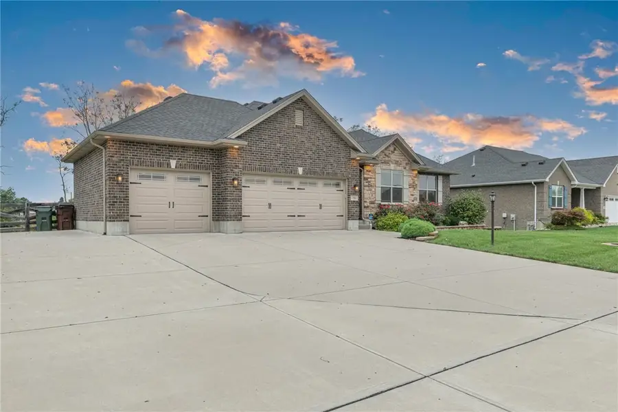 156 Wolf Creek Court, Carlisle, OH 45005 - #3