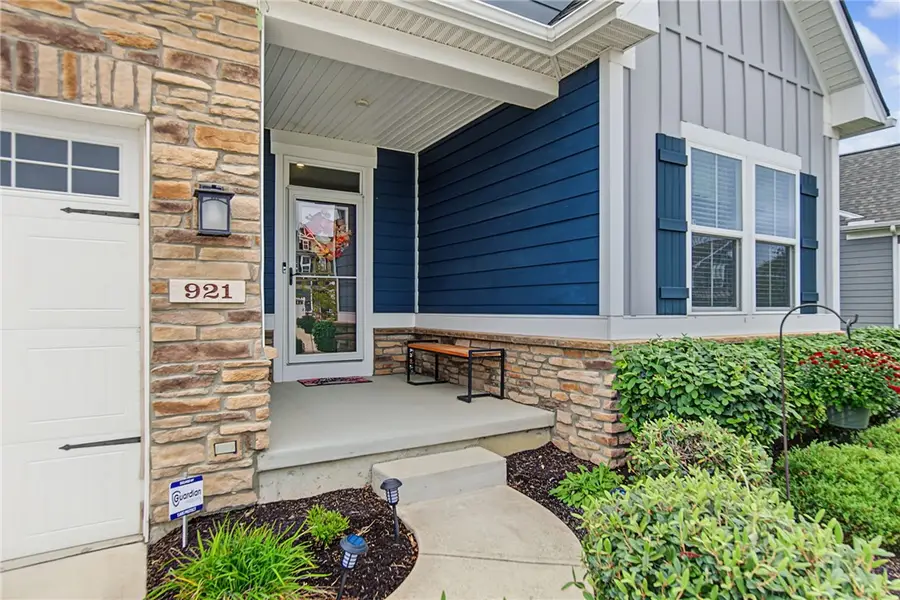 921 Cedar Grove Drive, Tipp City, OH 45371 - #2