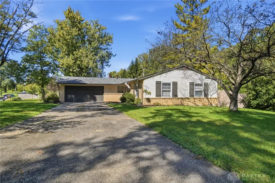 2111 Plantation Trail, Bellbrook, OH 45305 - #3