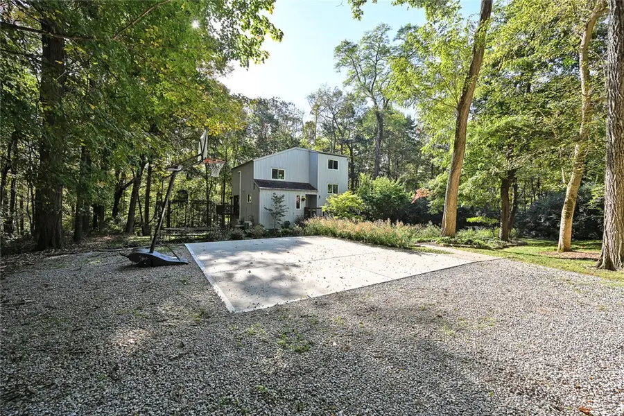 3920 Feedwire Road, Sugarcreek, OH 45440 - #2