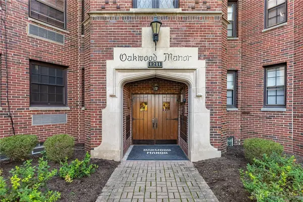 1211 Far Hills Avenue #101, Oakwood, OH 45419
