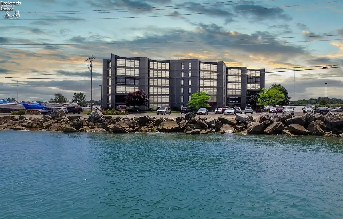 711 W Lakeshore Drive #106, Port Clinton, OH 43452 - Image #1