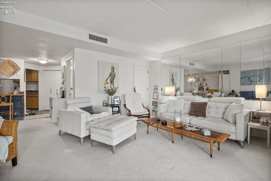 711 W Lakeshore Drive #106, Port Clinton, OH 43452 - Image #2