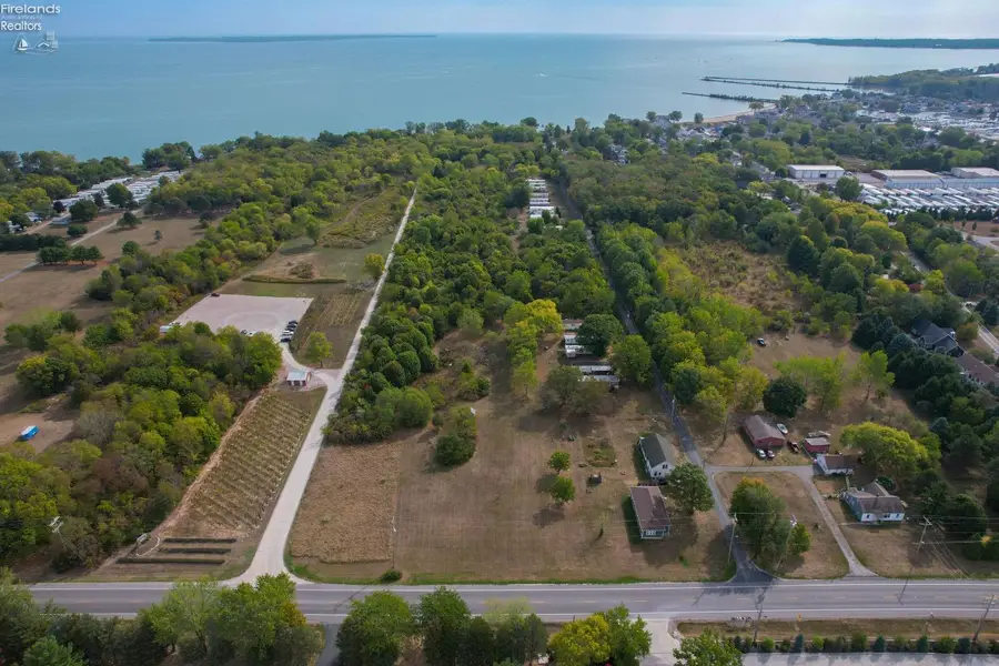 5601 E Pittsburgh Street, Port Clinton, OH 43452 - #3