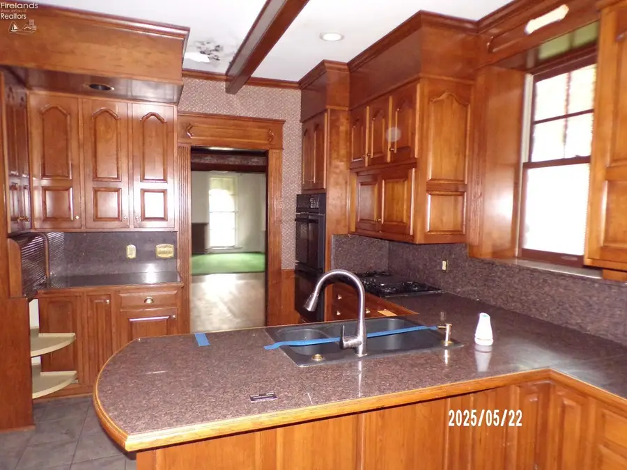 408 W Main Street, Bellevue, OH 44811 - #3