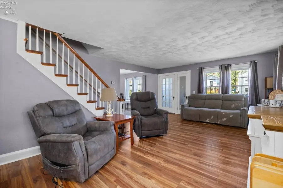 858 Allison Ave, Lorain, OH 44052 - Image #2