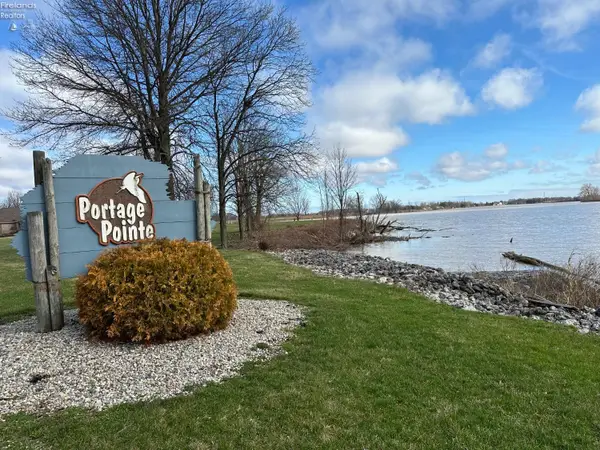 1276 S Grandview Drive, Oak Harbor, OH 43449