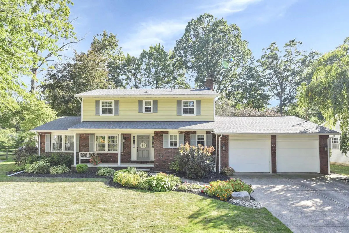 4861 Woodview Dr, Vermilion, OH 44089 - #1