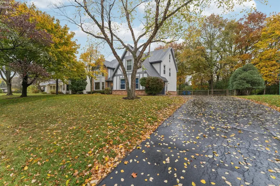 454 S Ridge Drive, Perrysburg, OH 43551 - Image #2