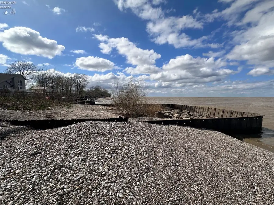 7911 W Sand Beach Road, Oak Harbor, OH 43449 - #2