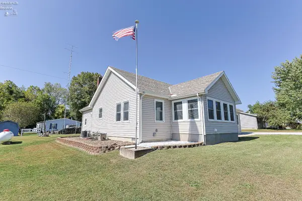 1914 S Bayview, Marblehead, OH 43440