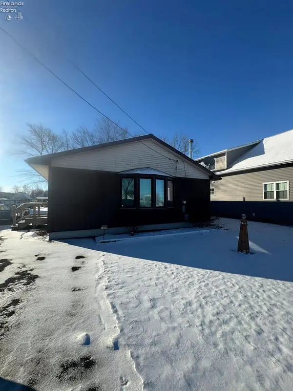 3080 W Elmore Road, Port Clinton, OH 43452