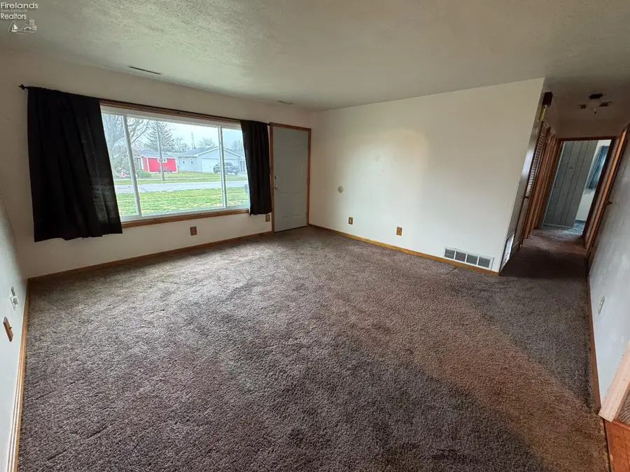 1310 Elmhurst Lane, Fremont, OH 43420 - Image #2