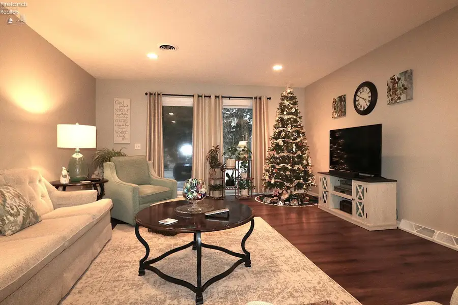 102 Fairway Circle, Norwalk, OH 44857 - #3