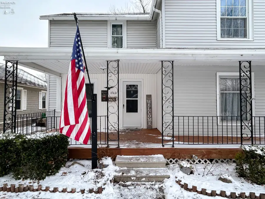 809 W North Street, Fostoria, OH 44830 - #3