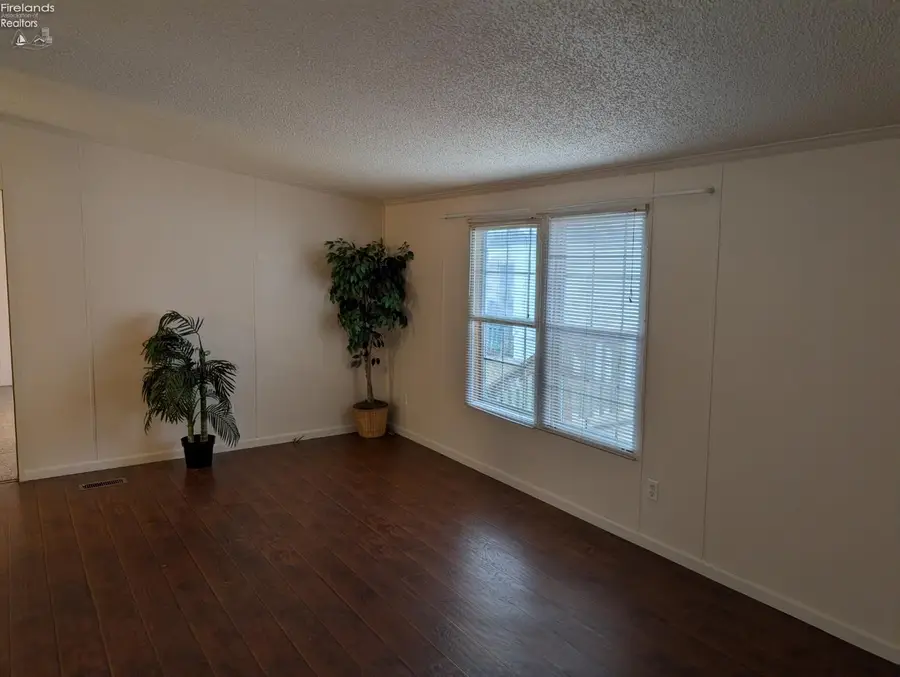 220 Maple Lane #115A, Green Springs, OH 44836 - #3