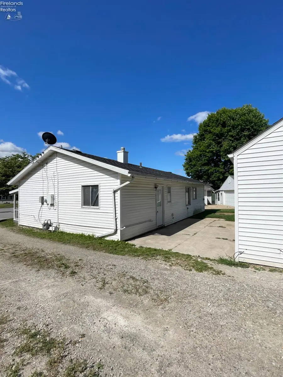 140 Crystal Court, Bellevue, OH 44811 - #2