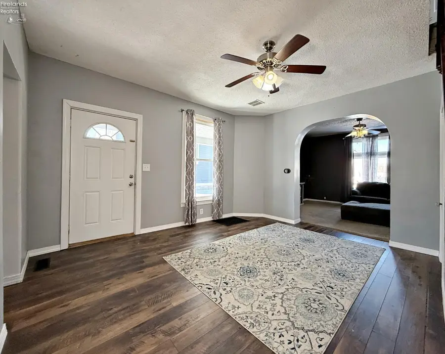 295 Circular St, Tiffin, OH 44883 - #3