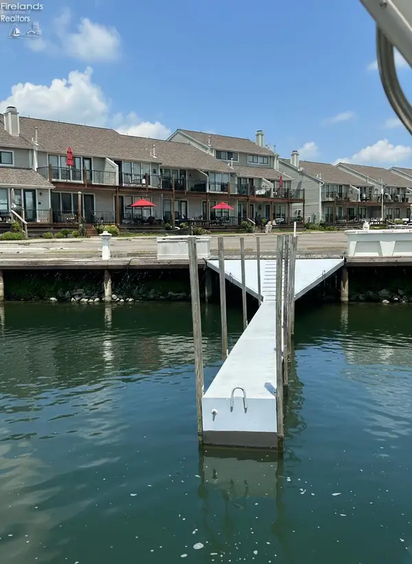 1611 N Windward #W-116, Port Clinton, OH 43452