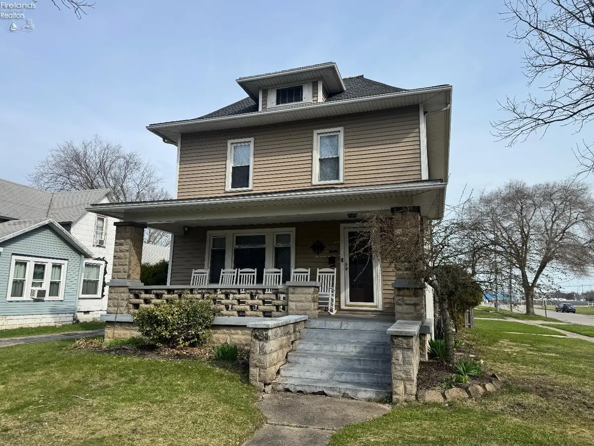 302 W 2nd Street, Port Clinton, OH 43452 - #1