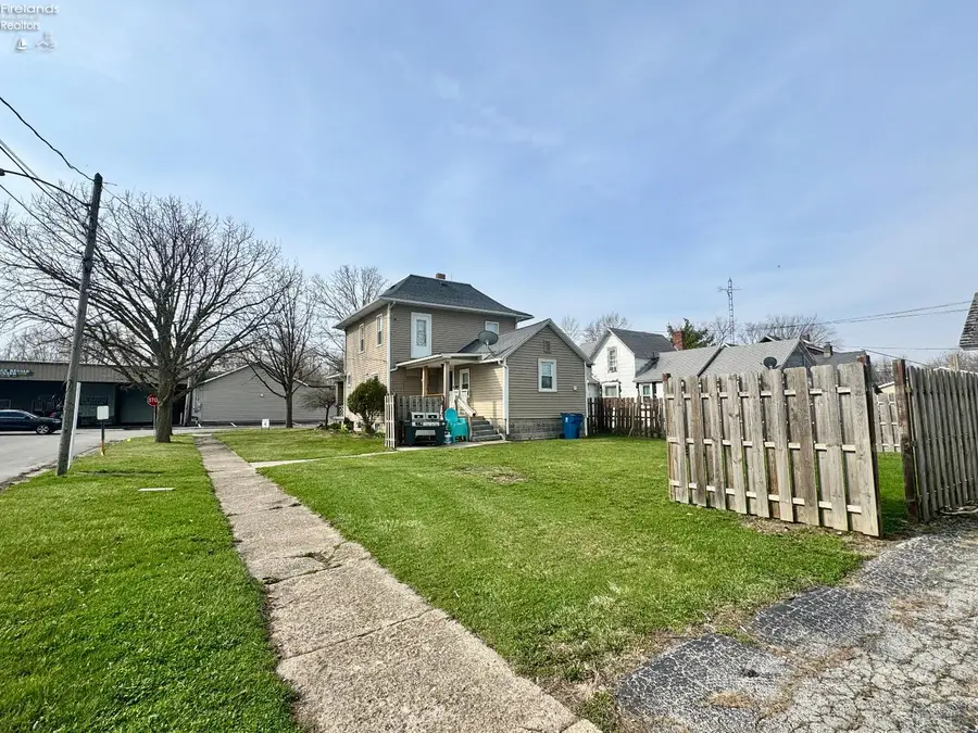 302 W 2nd Street, Port Clinton, OH 43452 - #3