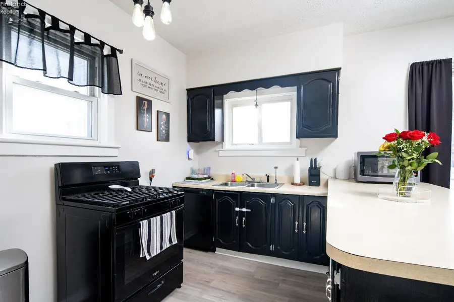 132 Hamilton Street, Bellevue, OH 44811 - #2