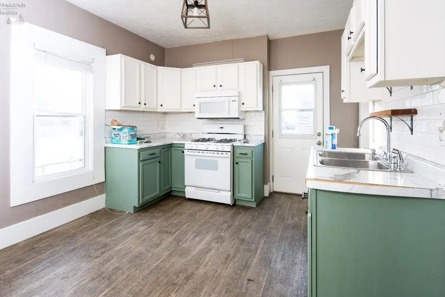 1010 White Avenue, Fremont, OH 43420 - #2