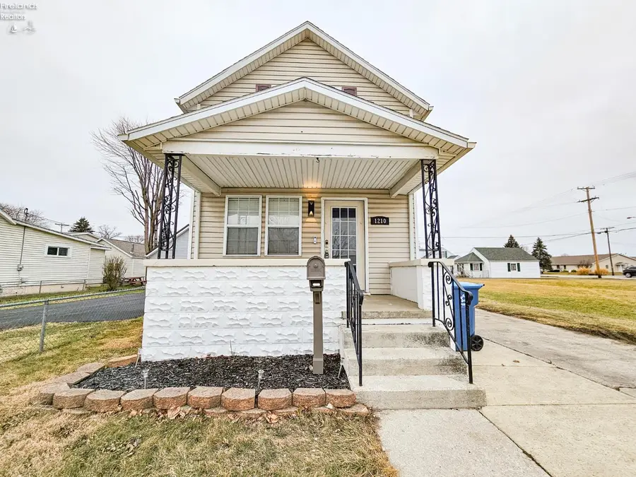 1210 Rawson Avenue, Fremont, OH 43420 - #2