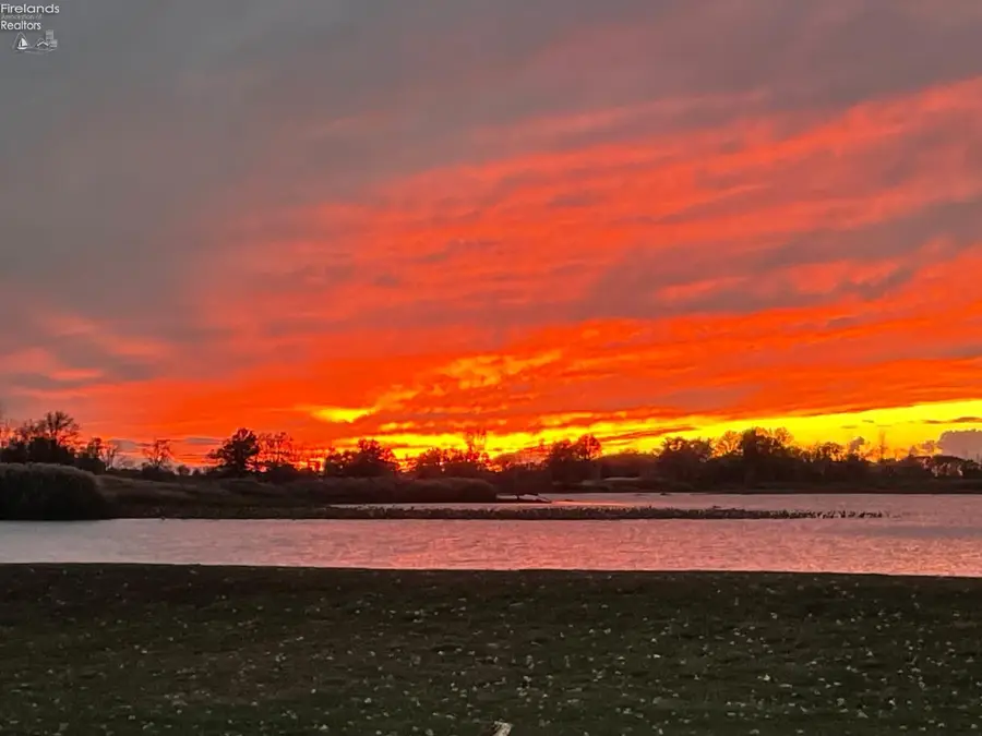 39 River Sunset Blvd. (unit 8), Fremont, OH 43420 - #2