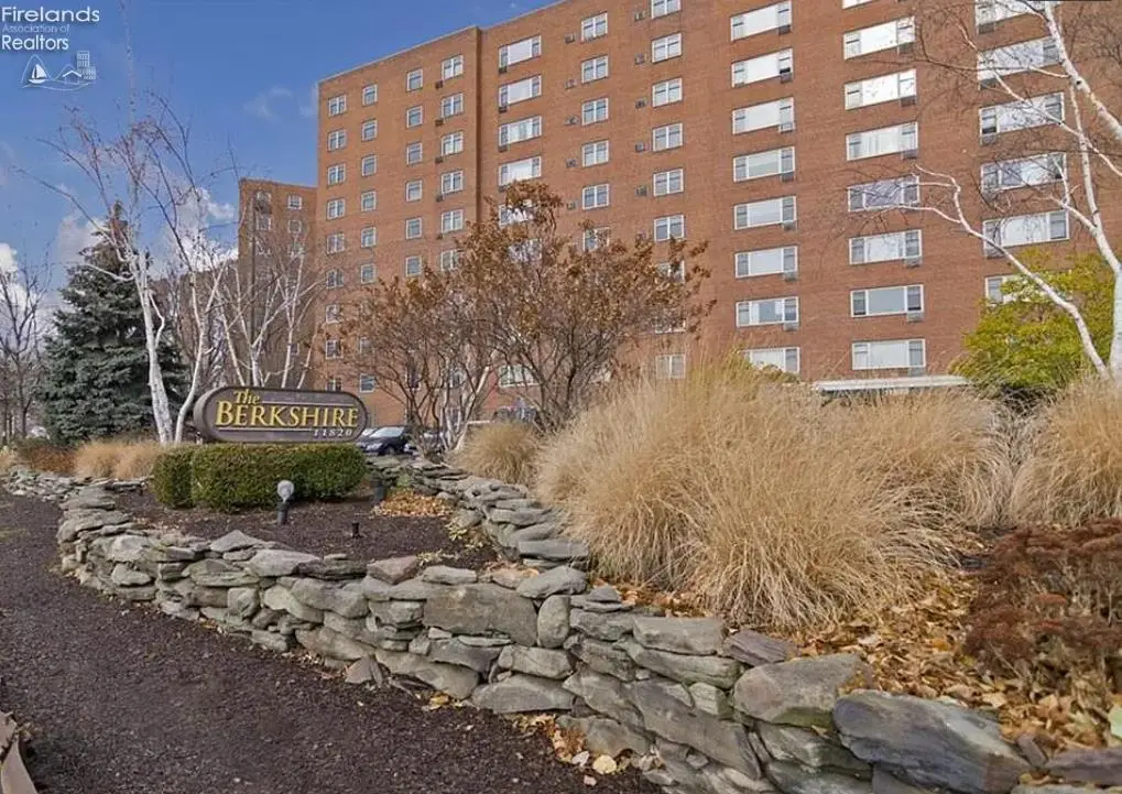 11820 Edgewater Drive #617, Lakewood, OH 44107 - #1