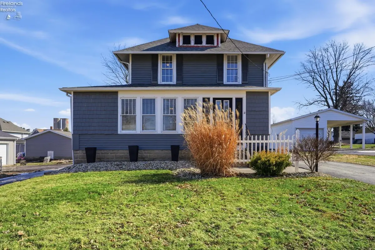 209 Pleasant Street, Bellevue, OH 44811 - #1