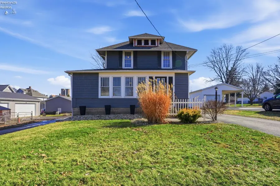 209 Pleasant Street, Bellevue, OH 44811 - #3