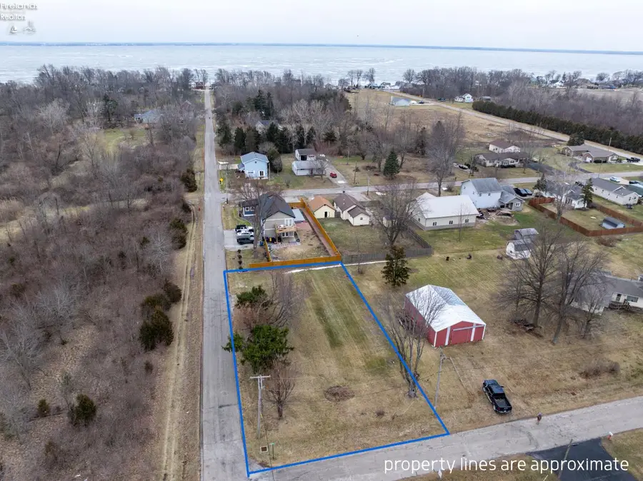 1286 E Emerald Avenue, Port Clinton, OH 43452 - #3