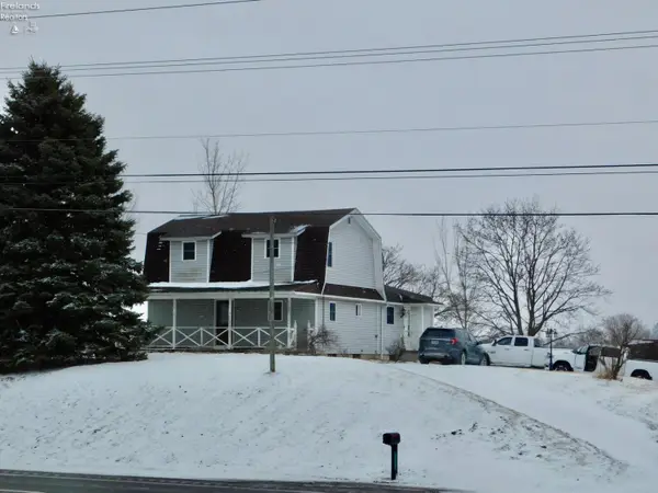 1727 Mcpherson Highway, Clyde, OH 43410