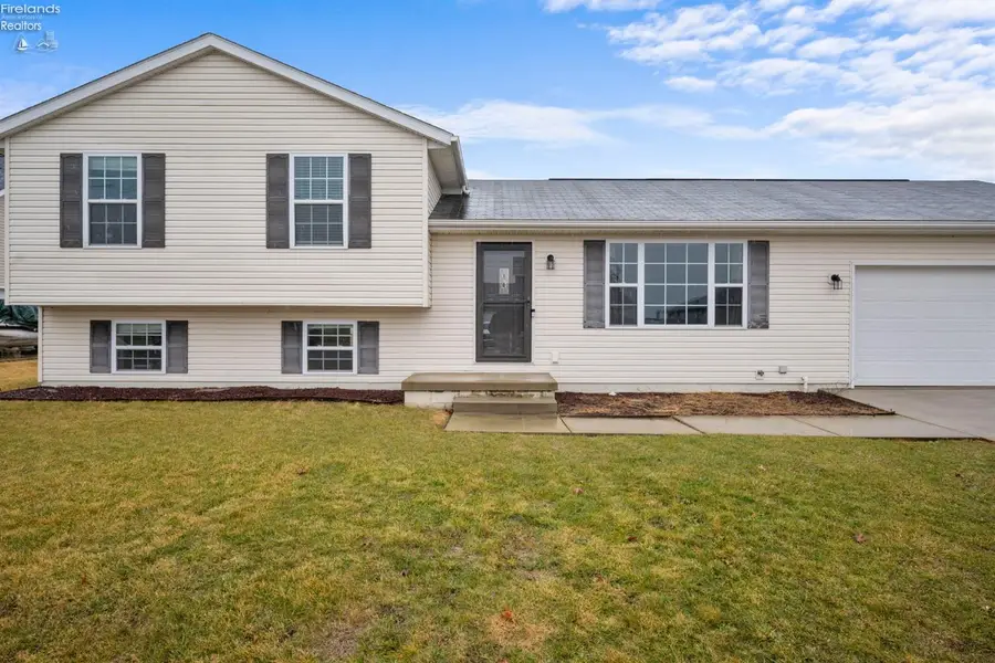 435 Burdine Drive, Oak Harbor, OH 43449 - #2