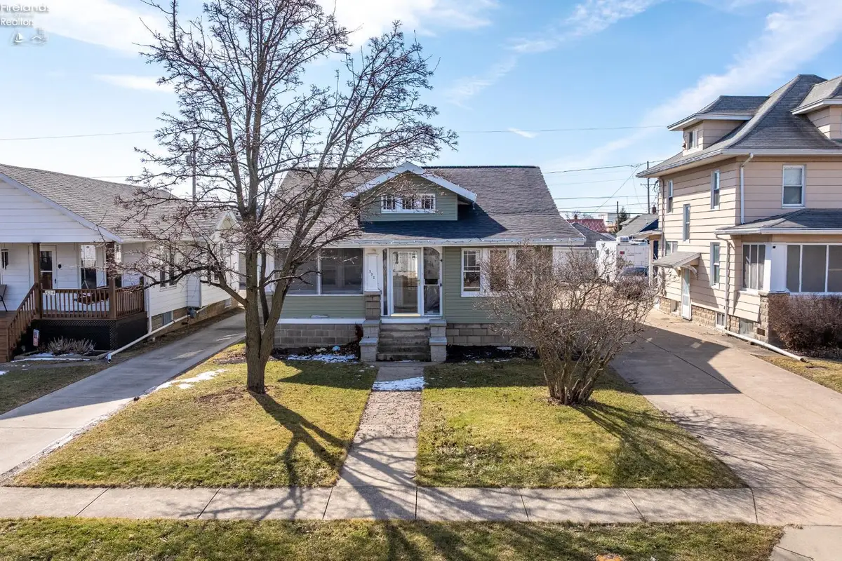 322 E 6th Street, Port Clinton, OH 43452 - #1