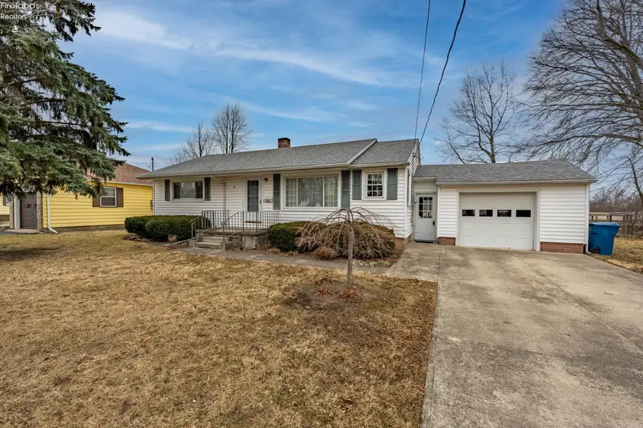 306 E Main Street, Oak Harbor, OH 43449 - #2