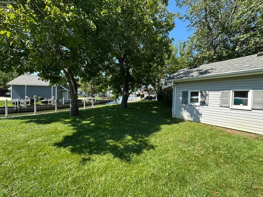 5784 E Carl Street, Marblehead, OH 43440 - #3