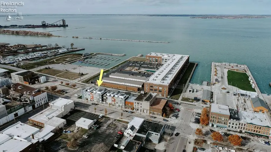415 W Water Street, Sandusky, OH 44870 - #3